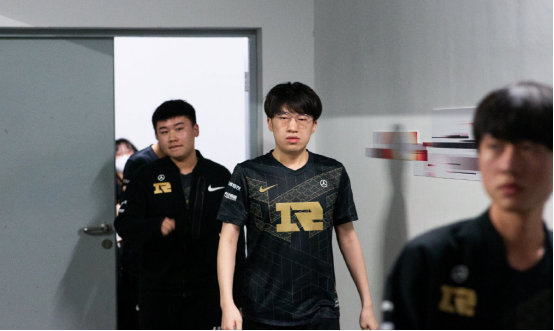 疑击中了曼 疑击中了曼